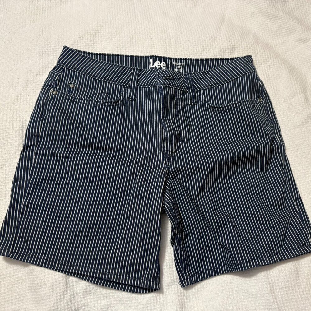 Lee Regular Fit MidRise Navy Blue & White Striped Shorts